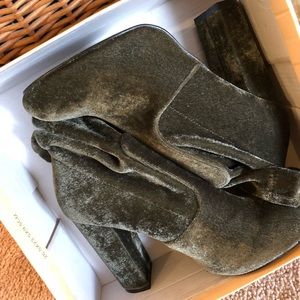 🍈 Olive Green Booties 🍈